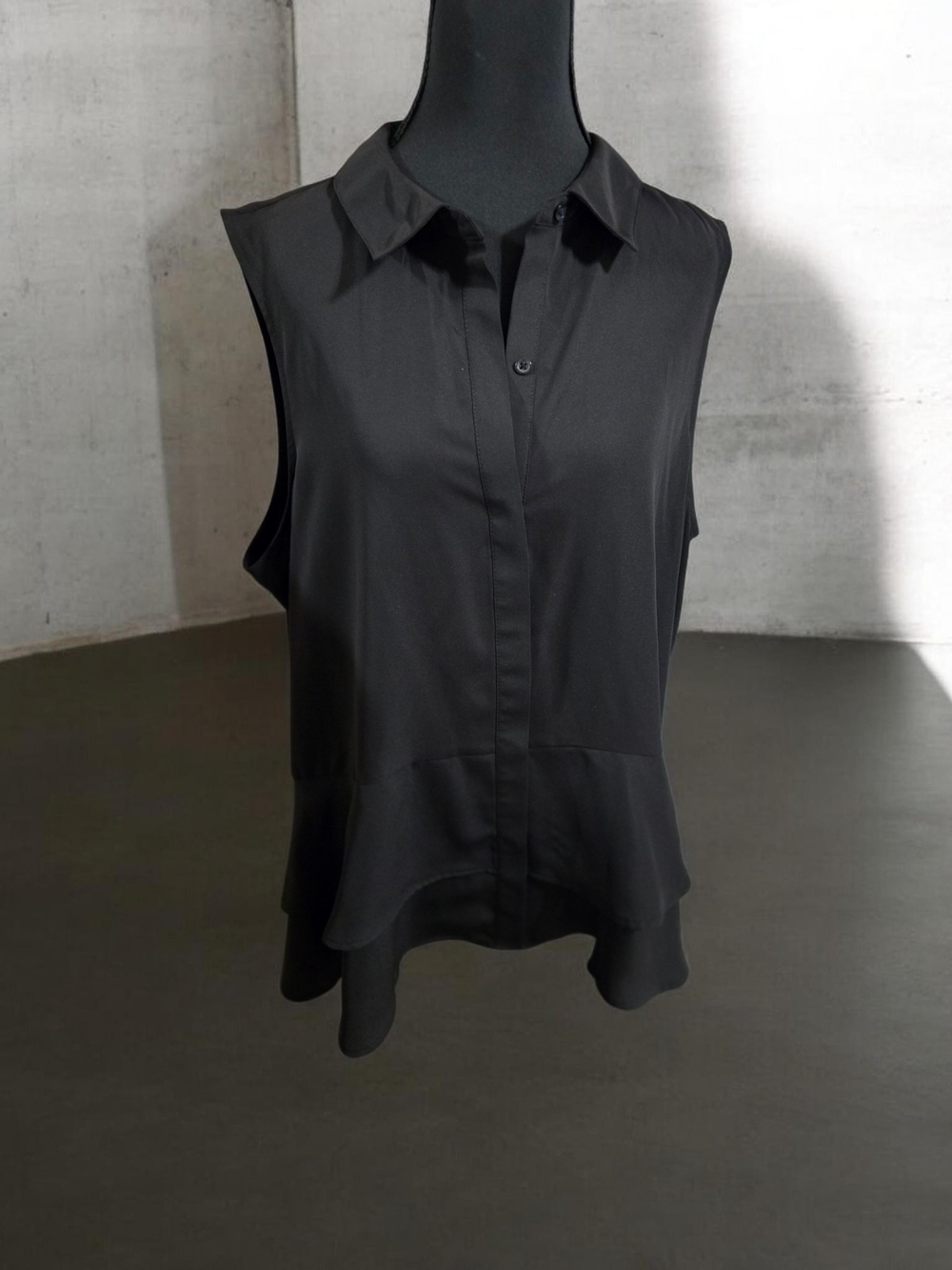 Sleeveless Black Collared Peplum Blouse By Simply Vera Wang Size XL EUC!